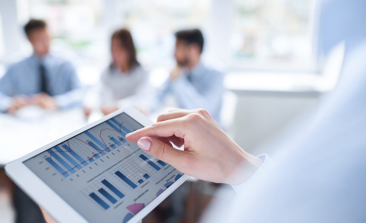 6 beneficios de automatizar la consolidación financiera Holistic Data